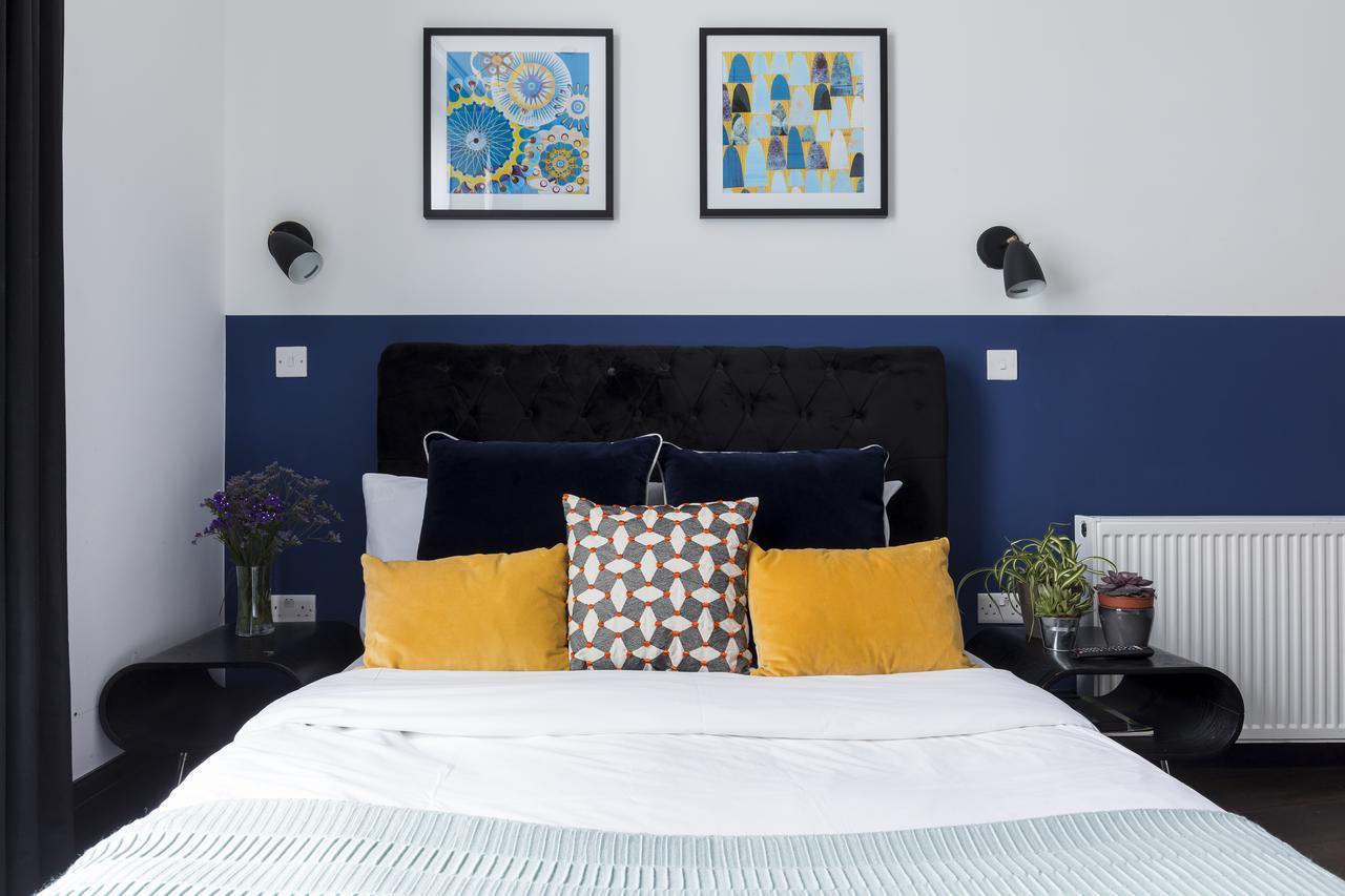6 Portobello Road London Room photo